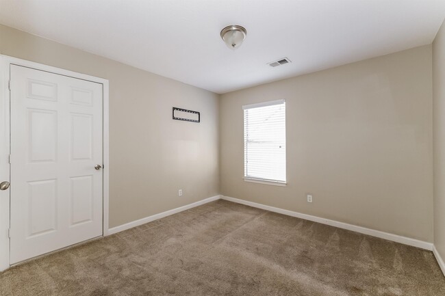 Building Photo - 6821 Kamali Ave