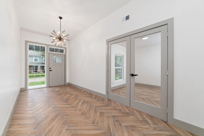 Building Photo - 11931 S Red Cedar Cir