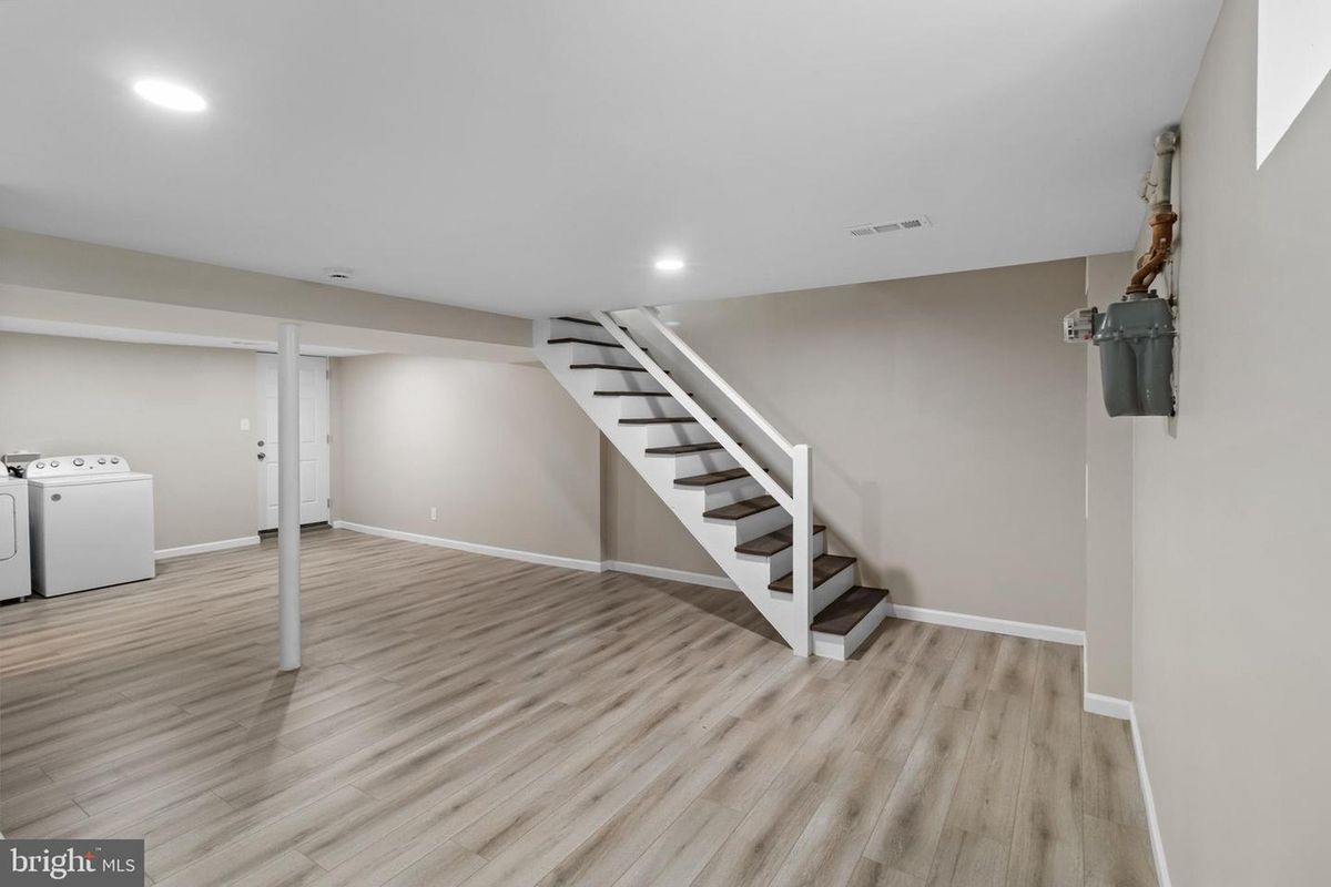 Building Photo - 614 Gibson Rd