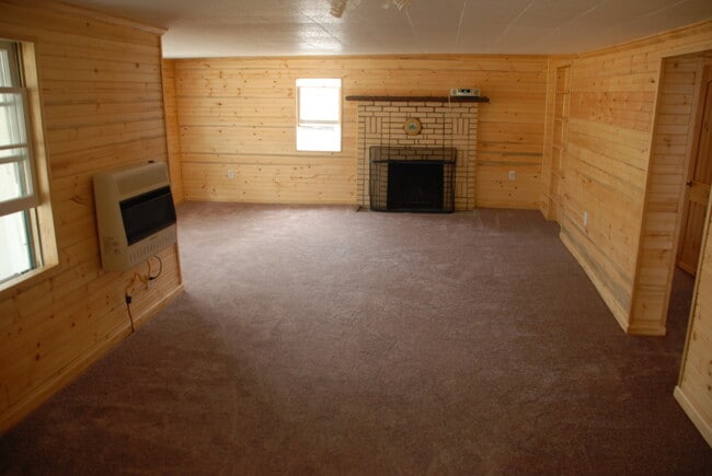 Building Photo - 2 Bedroom 1 Bath Home on E Fork off 441 S....
