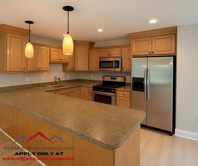 Building Photo - New & Updated! 2BR/2BA w/ Fireplace, Garag...