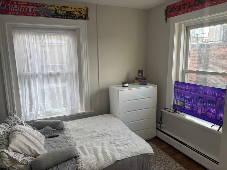 Building Photo - 24 Fleet St