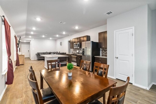 Building Photo - 2845 Wolfcreek