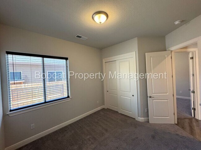 Building Photo - 925 Cranfield Ct