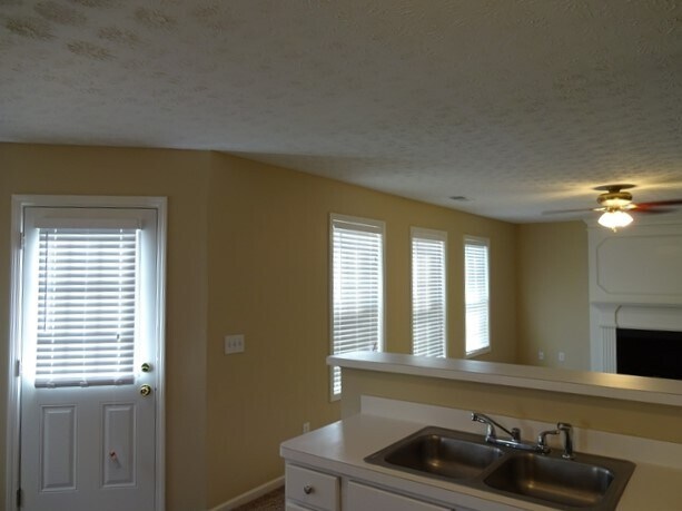 Building Photo - 1203 Kern Cv