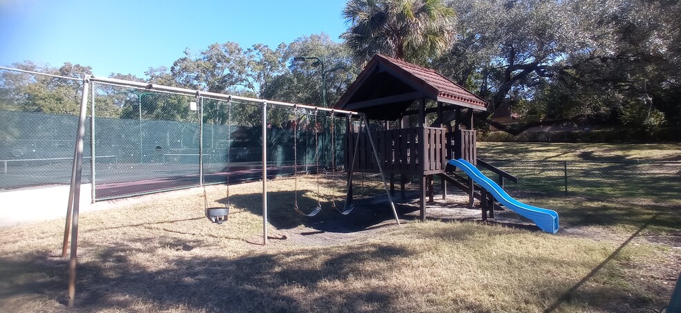 Building Photo - 2706 12th Ct