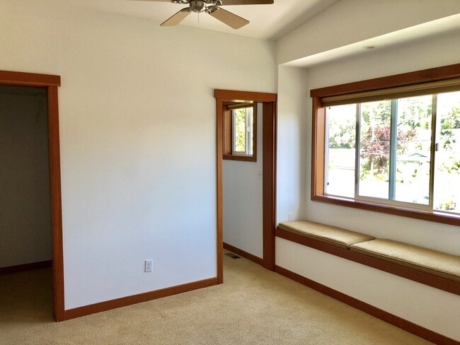 Building Photo - Bellevue Apartment