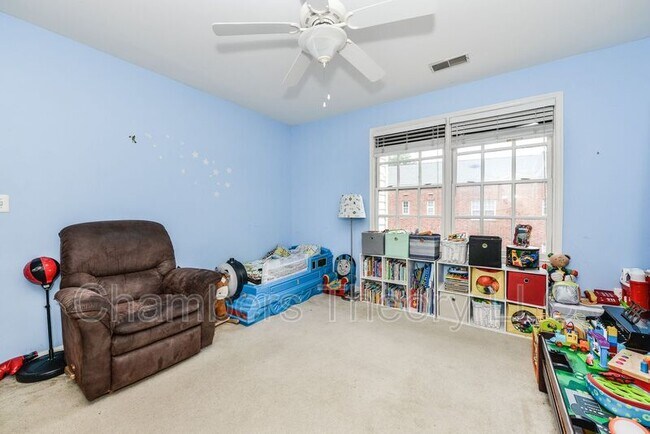 Building Photo - 705 Massey Ln