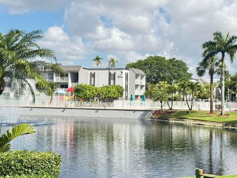 Building Photo - 5201 Geneva Way