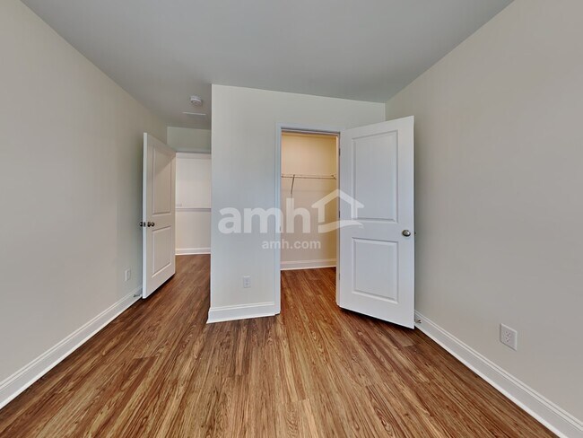 Building Photo - 445 Brookgreen Dr