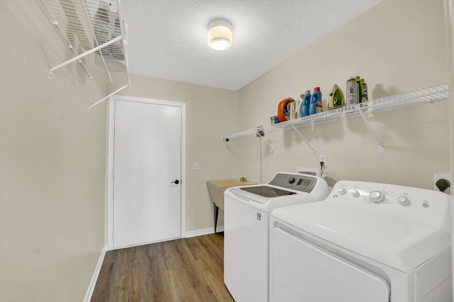 Building Photo - 7525 Melody Ln