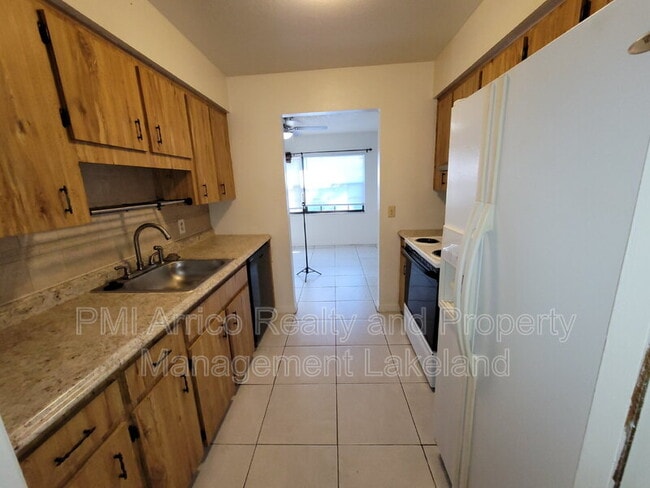 Building Photo - 968 Sunshine Way SW
