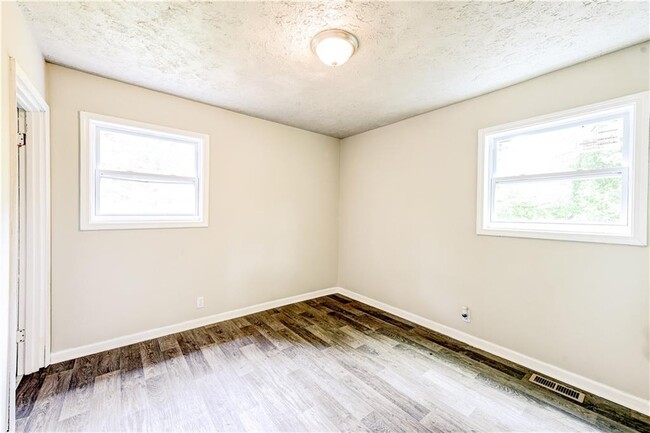 Building Photo - 5904 Heatherwood Ln