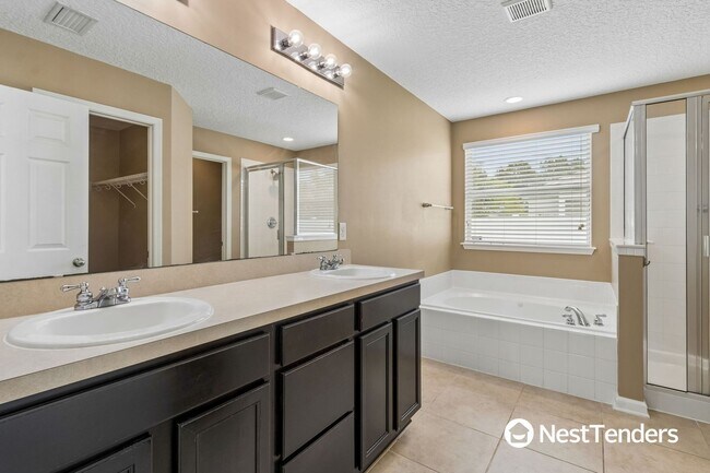 Building Photo - Beautiful Amelia Concourse Home!
