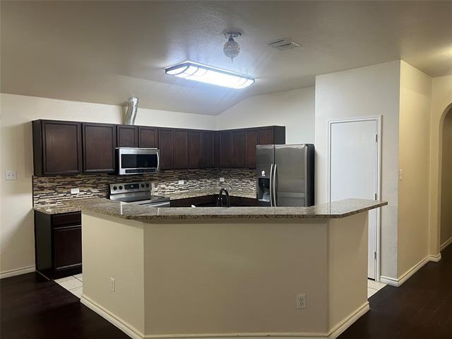 Building Photo - 6949 Sylvan Meadows Dr