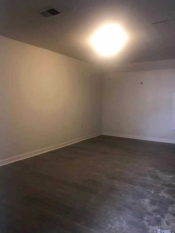 Building Photo - 735 Walnut St