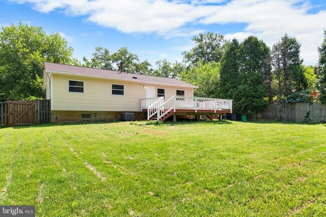 Building Photo - 10422 Floral Dr
