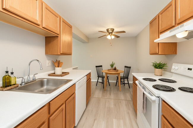 Building Photo - 7413 Brookdale Dr