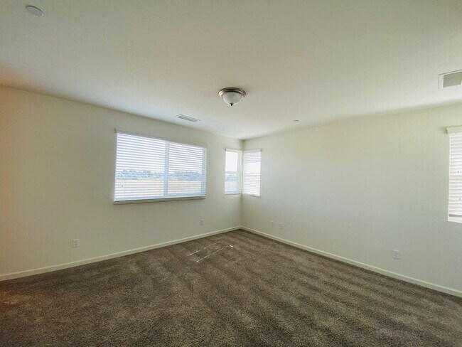 Building Photo - $2,395 Alluvial & Fowler, 3 Bedroom Home -...
