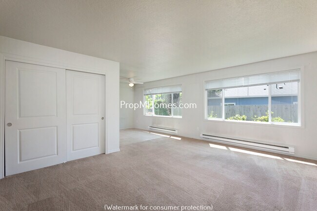 Building Photo - 15535 NE Glisan St