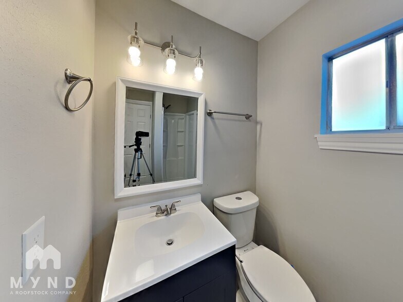 Building Photo - 2728 Rolinda Dr