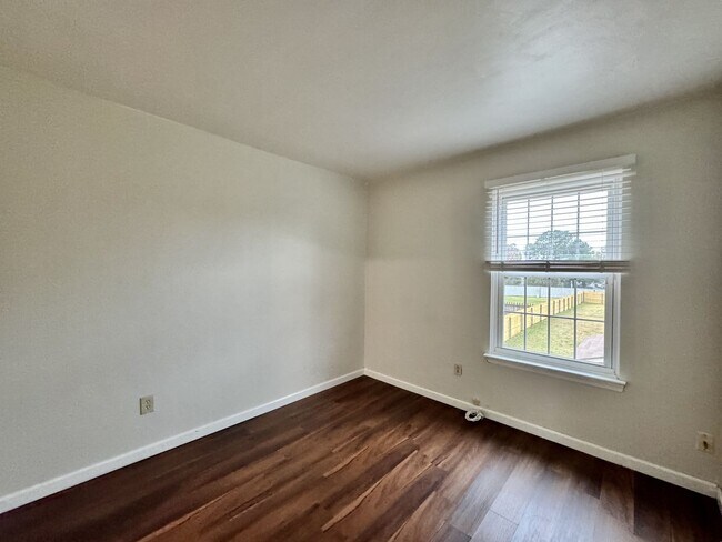 Building Photo - Glenleigh 1st-time Rental! Pet-Friendly, End-Unit Townhome, Cul-De-Sac with HUGE fenced backyard!