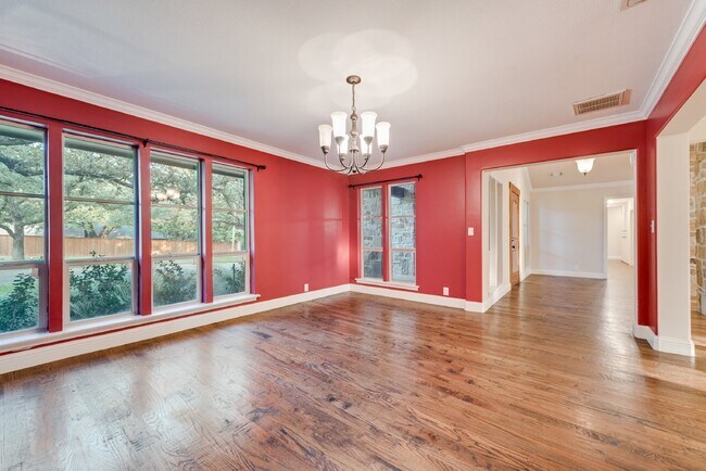 Building Photo - Spacious Elegance 5-Bed, 4.5-Bath Home with outside oasis