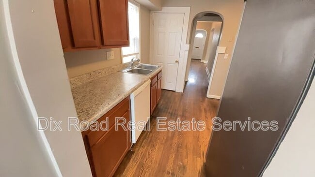 Building Photo - 1303 Kumler Ave