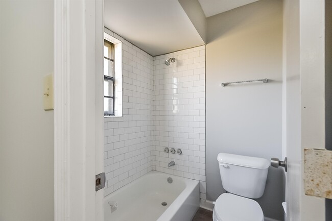 Building Photo - 4109 Kingscrest Cove