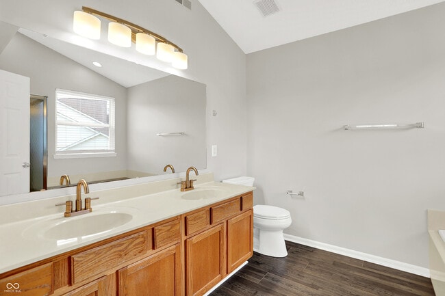 Building Photo - 5761 Cantigny Way S