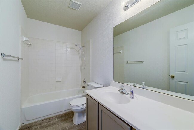 Building Photo - 234 Bastian Ln