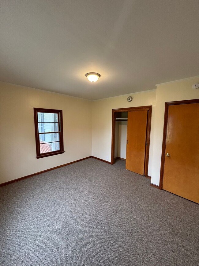 Building Photo - Newly Remodeled rancher in Halls