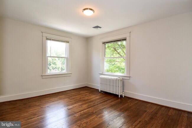 Building Photo - 633 24th St S