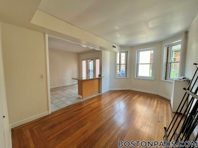 Building Photo - 1135 Commonwealth Ave