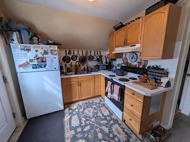 Building Photo - 73 Highland St