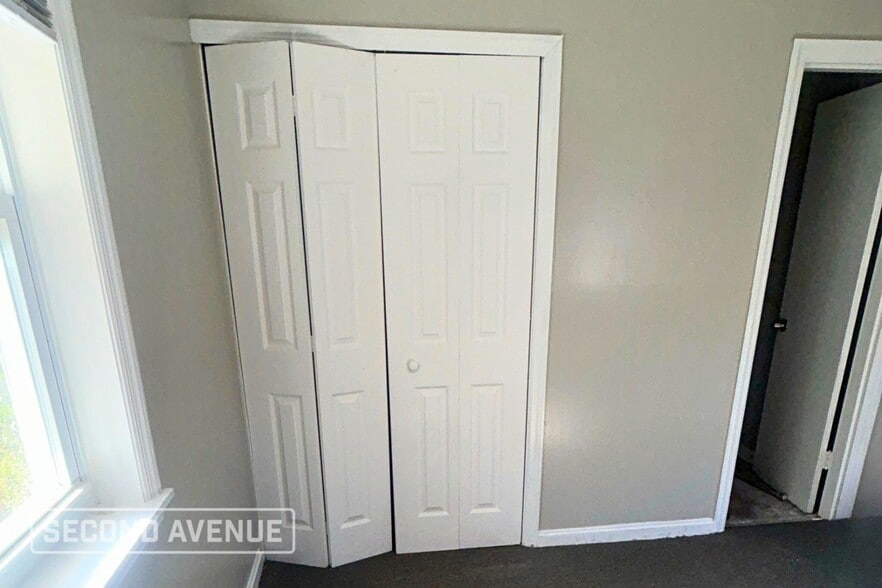 Building Photo - 2728 Barry Dr