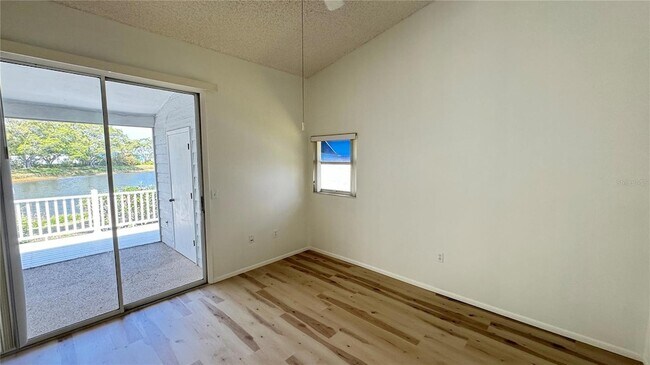 Building Photo - 950 Waterside Ln