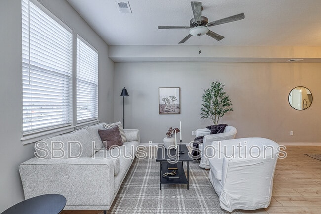 Building Photo - 27310 E Oak Vw Dr