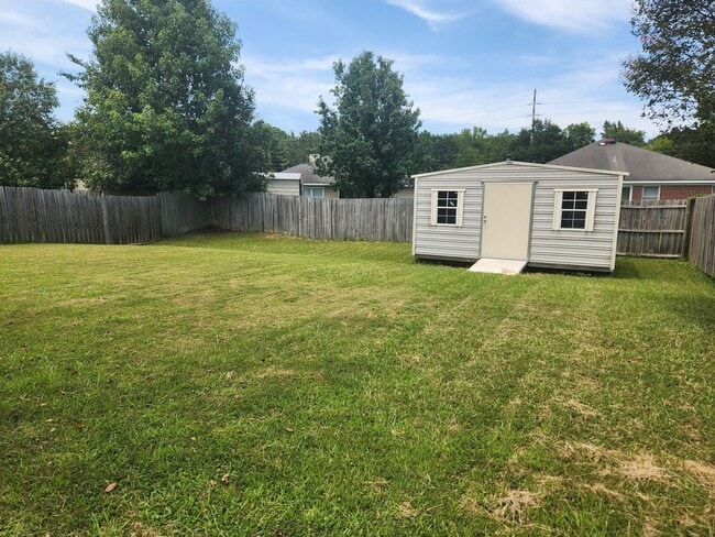 Building Photo - 6523 Fairfax Way