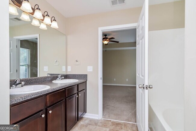 Building Photo - 125 Bethany Manor Dr