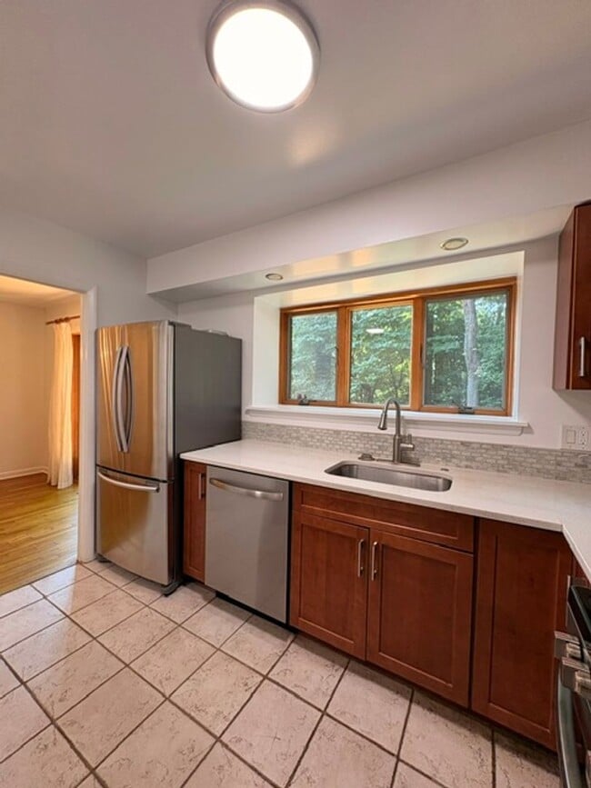 Building Photo - 2071 Golf Course Dr