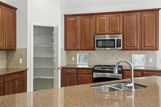 Building Photo - 208 Raindance Cove
