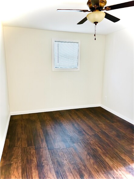 Building Photo - 110 W Willow Dr