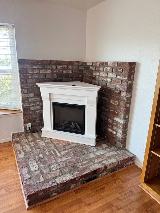 Building Photo - 1234 Bolton Dr