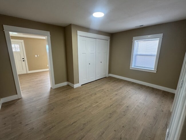 Building Photo - 218 S Oak St