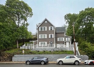 Building Photo - 468 Salem St