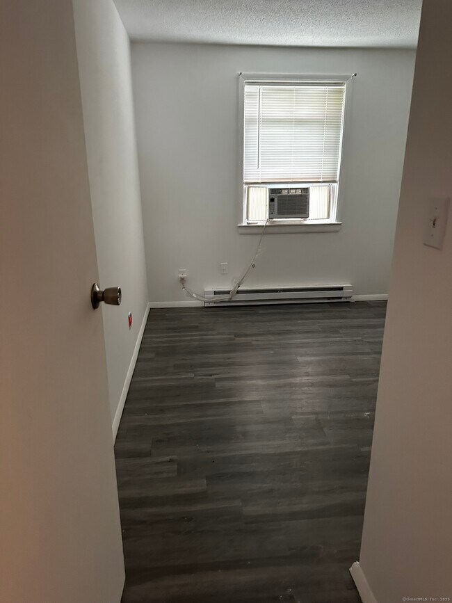 Building Photo - 19 Hurlburt St