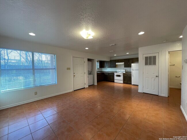 Building Photo - 1721 Quintana Rd