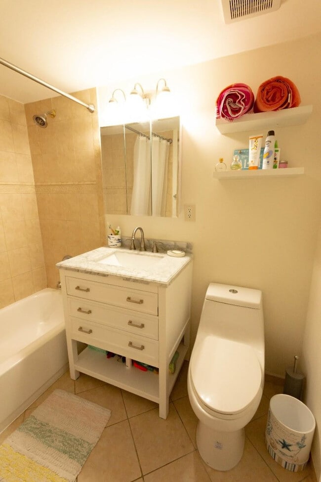 Building Photo - 924 SE 2nd St