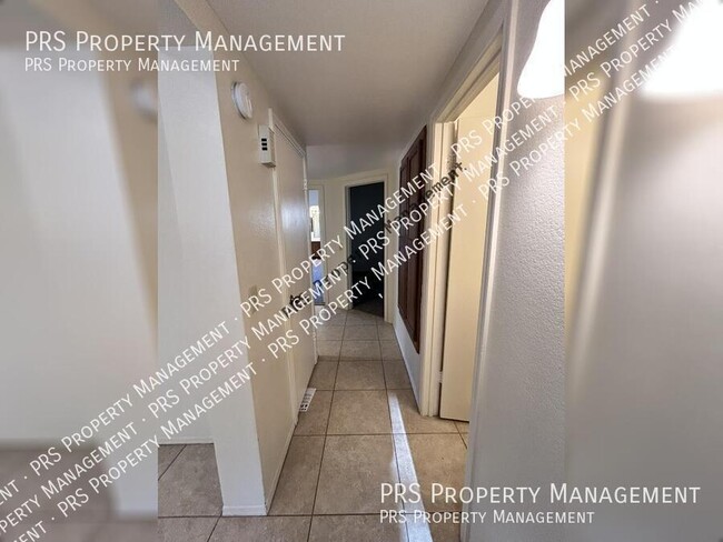 Building Photo - Single Story Phoenix Home Available Februa...